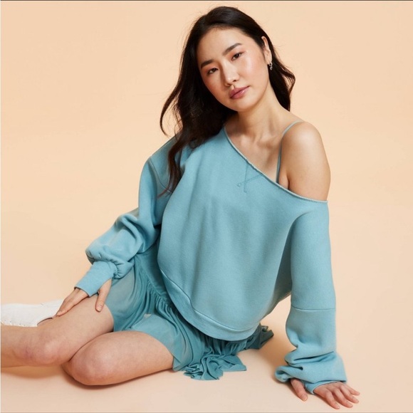 Blogilates Off the Shoulder Sweater In Cameo Blue 1X - Picture 4 of 9